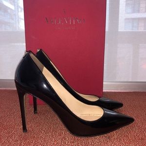 Black Valentino Pump